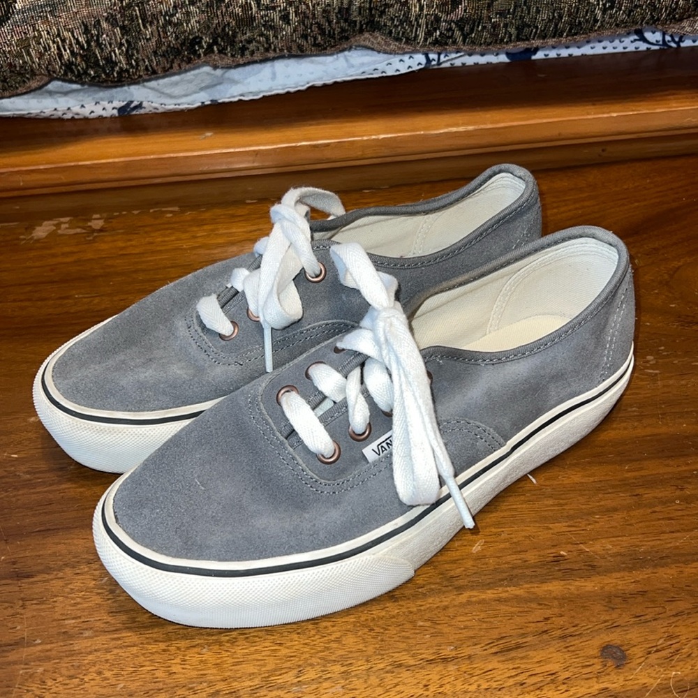 Women’s size 8 Men’s size 6.5